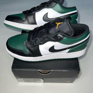 New Air Jordan 1 Low 'Green Toe' Size 7y/Women's 8.5